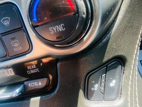 Used 2018 Chevrolet Suburban LT AWD/4WD image 18