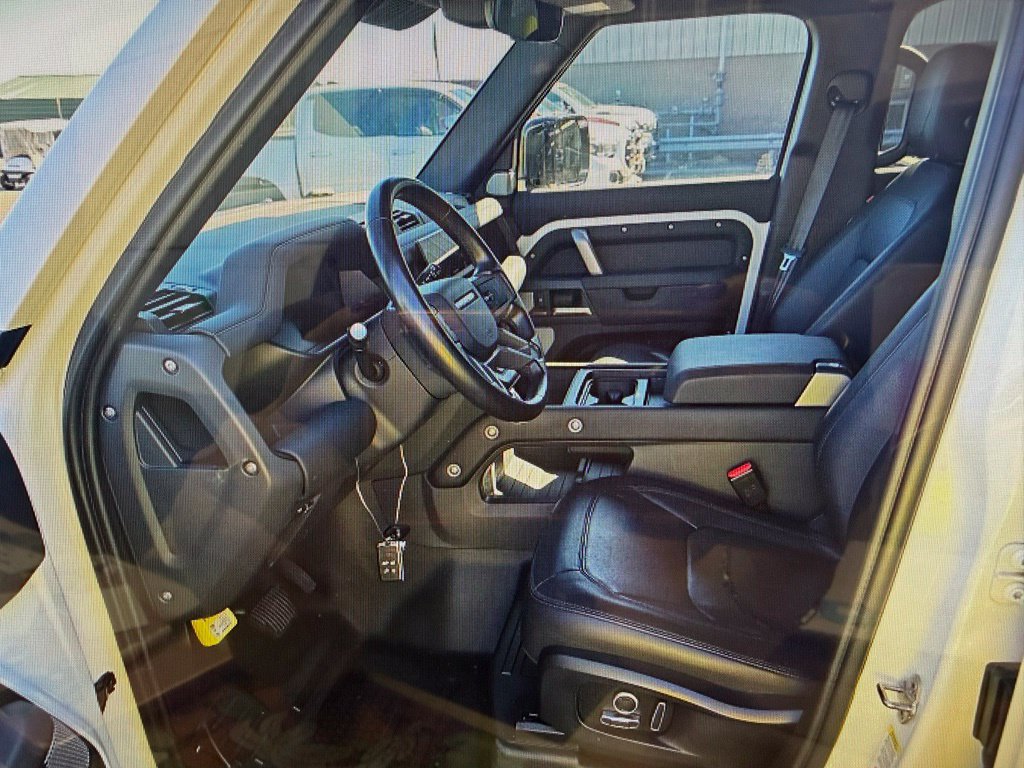Used 2024 Land Rover Defender 130 X-Dynamic SE AWD/4WD image 9