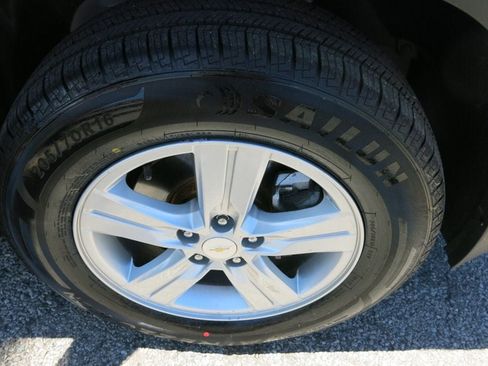 Used 2022 Chevrolet Trax LS w/ Tint and Cruise Package AWD/4WD image 35