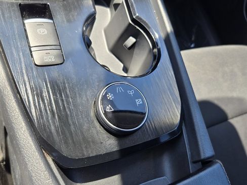 Used 2024 Nissan Rogue S AWD/4WD image 23