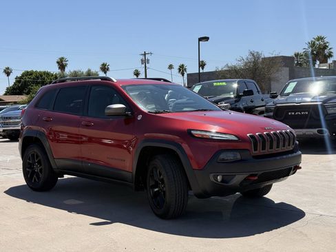 Used 2015 Jeep Cherokee Trailhawk w/ Comfort/Convenience Group AWD/4WD image 2