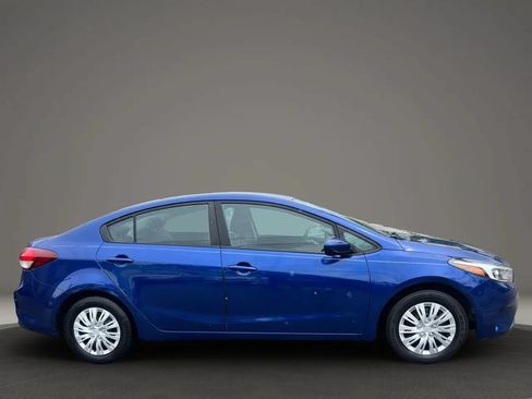 Used 2017 Kia Forte LX w/ LX Popular Package FWD image 4