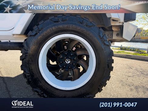 Used 2016 Jeep Wrangler Unlimited Sahara w/ Connectivity Group AWD/4WD image 13