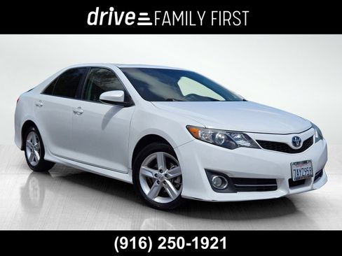 Used 2013 Toyota Camry SE w/ Convenience Pkg FWD image 1