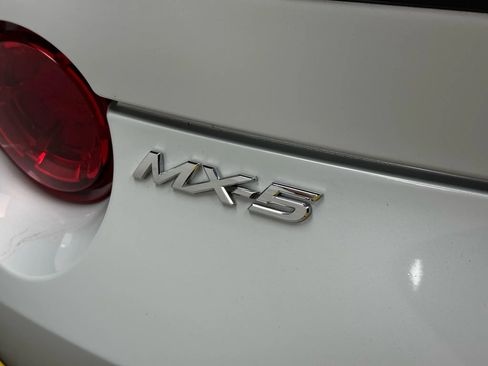 Used 2016 MAZDA MX-5 Miata Club image 12