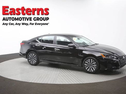 Used 2025 Nissan Altima 2.5 SV FWD image 48