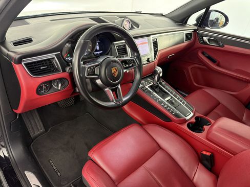 Used 2017 Porsche Macan GTS AWD/4WD image 4