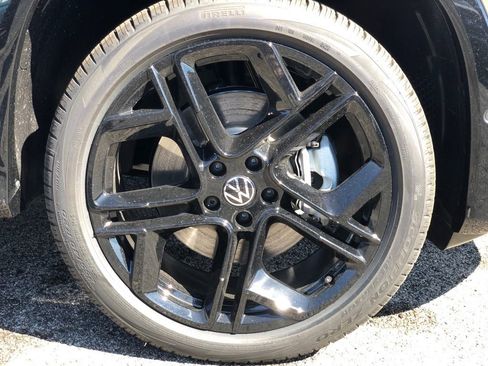 New 2026 Volkswagen Tiguan SE R-Line AWD/4WD image 9