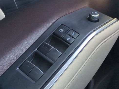 Used 2020 Toyota Highlander Limited image 25