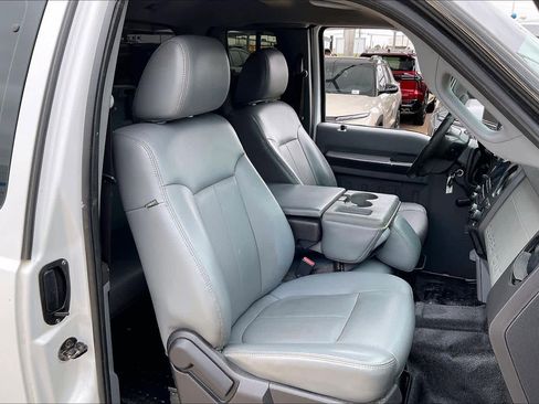 Used 2011 Ford F250 XL w/ XL Value Pkg image 9