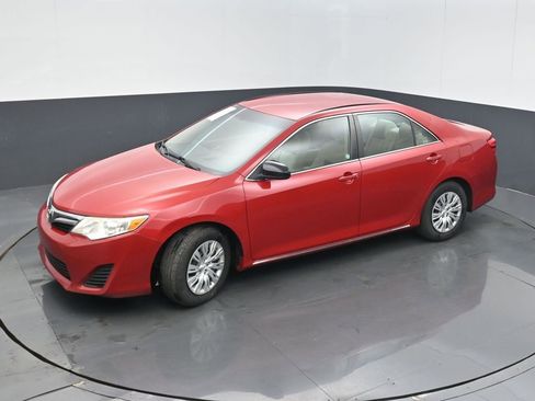 Used 2014 Toyota Camry LE image 35