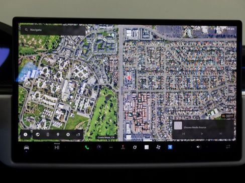 Used 2022 Tesla Model X Plaid image 35