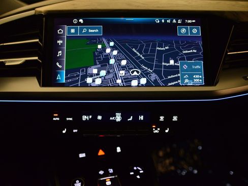 Used 2023 Audi Q4 e-tron Premium Plus w/ Premium Plus image 29