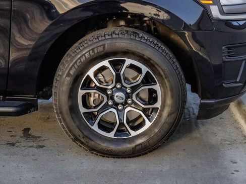 Used 2024 Ford Expedition Max XLT image 11