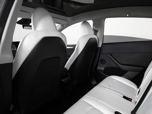 Used 2023 Tesla Model Y Long Range image 19