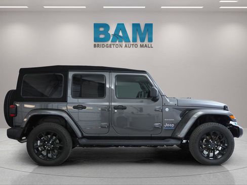 Used 2024 Jeep Wrangler Unlimited Sahara w/ Technology Group AWD/4WD image 8