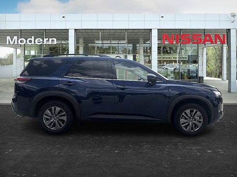 Certified 2024 Nissan Pathfinder SV FWD image 6