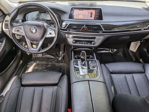 Used 2020 BMW 745e xDrive image 16