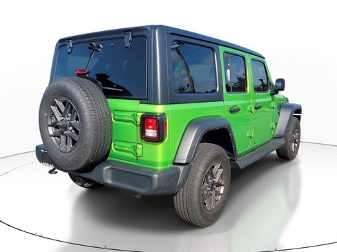 Used 2025 Jeep Wrangler Unlimited Sport AWD/4WD image 4