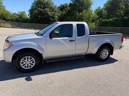 Used 2016 Nissan Frontier SV w/ SV Value Truck Package AWD/4WD image 9