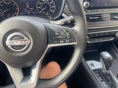 Used 2025 Nissan Altima 2.5 SV FWD image 16