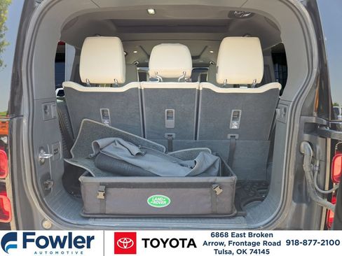 Used 2023 Land Rover Defender 130 SE AWD/4WD image 28