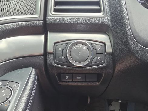 Used 2018 Ford Explorer XLT w/ Equipment Group 202A FWD image 25