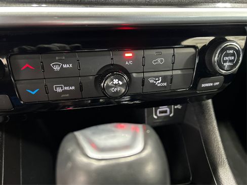 Used 2024 Jeep Compass Latitude AWD/4WD image 26