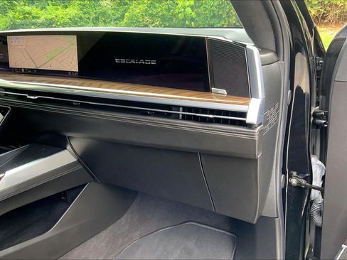 Certified 2025 Cadillac Escalade Sport Platinum AWD/4WD image 17