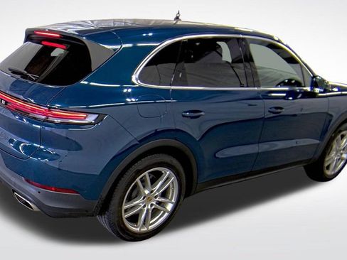 Used 2024 Porsche Cayenne w/ Premium Package AWD/4WD image 5