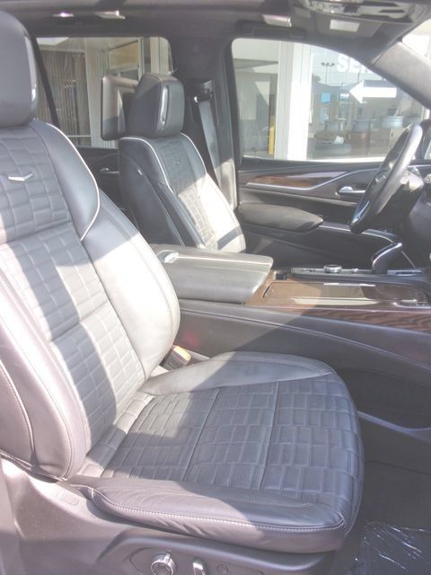 Used 2024 Cadillac Escalade Sport Platinum w/ LPO, ONYX Package AWD/4WD image 42