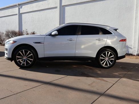 Used 2017 Jaguar F-PACE Prestige image 4