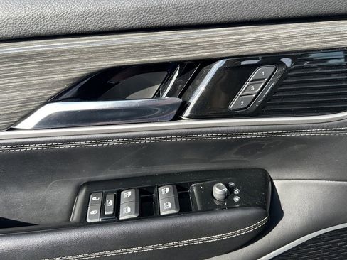 Used 2022 Jeep Wagoneer Series III w/ Premium Group I image 60