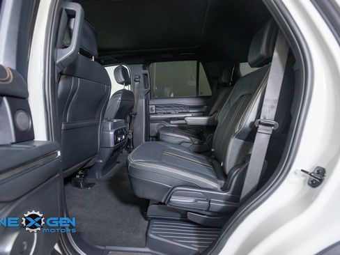 Used 2023 Ford Expedition Platinum AWD/4WD image 28
