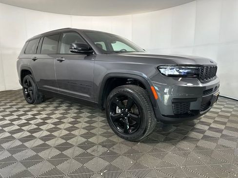 Used 2023 Jeep Grand Cherokee L Laredo image 2