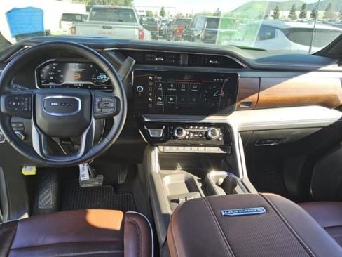 Used 2025 GMC Sierra 2500 Denali Ultimate image 4