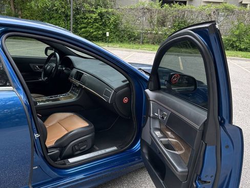 Used 2011 Jaguar XF R RWD image 17