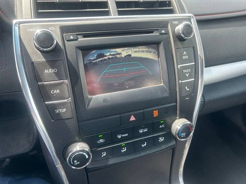 Used 2015 Toyota Camry SE w/ Moonroof Package FWD image 16