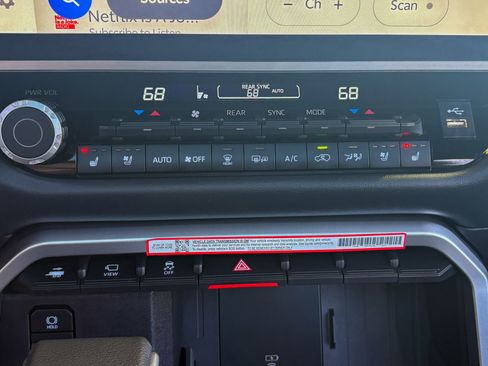 Used 2025 Toyota Sequoia Platinum AWD/4WD image 38