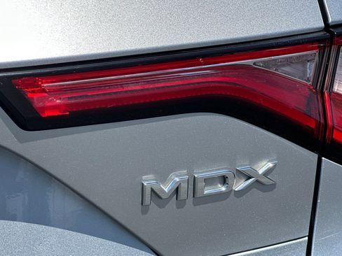 Used 2022 Acura MDX FWD w/ Technology Package image 12