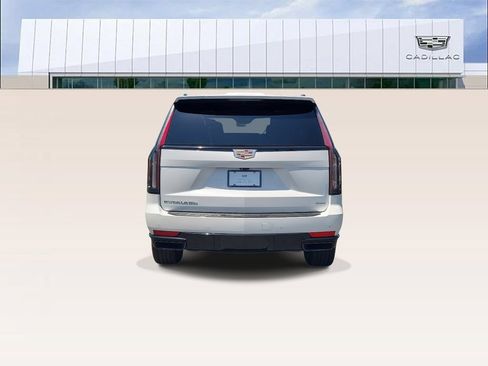 Certified 2022 Cadillac Escalade Sport Platinum w/ Heavy-Duty Trailer Package AWD/4WD image 7