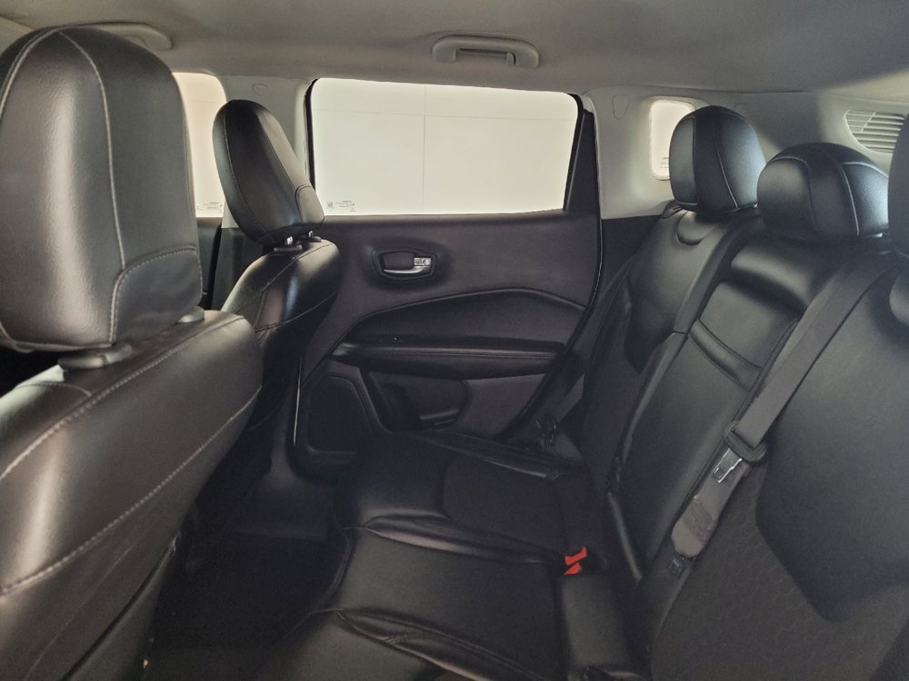 Used 2018 Jeep Compass Latitude w/ Popular Equipment Group FWD image 18