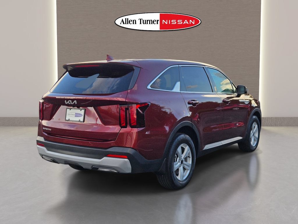 Used 2025 Kia Sorento LX FWD image 7
