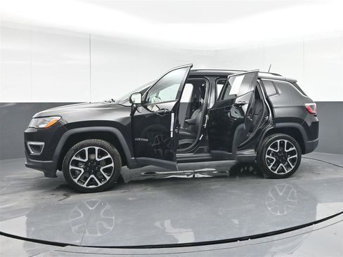 Used 2018 Jeep Compass Limited w/ Navigation Group image 40