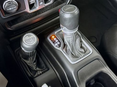Used 2020 Jeep Gladiator Overland AWD/4WD image 17