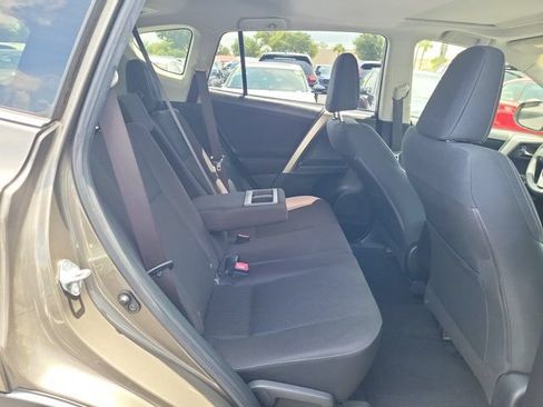 Used 2015 Toyota RAV4 XLE FWD image 7