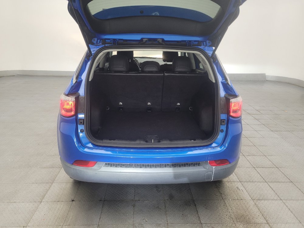 Used 2019 Jeep Compass Latitude FWD image 29