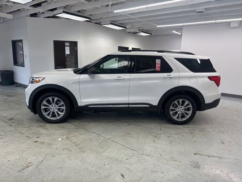 Used 2021 Ford Explorer XLT w/ Equipment Group 202A image 6