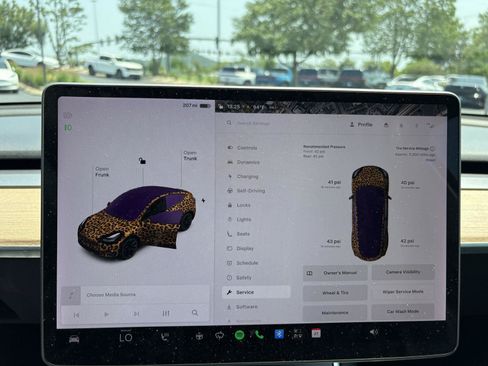 Used 2021 Tesla Model Y Long Range AWD/4WD image 26
