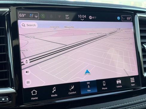 Used 2025 Chrysler Pacifica Limited FWD image 30